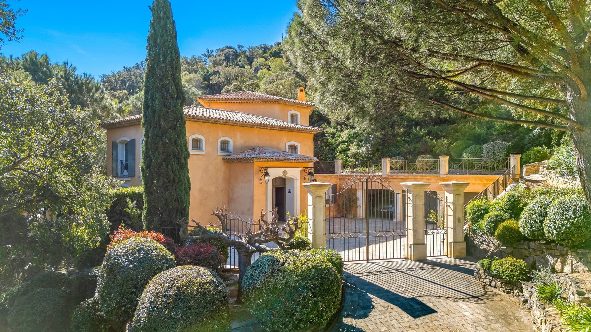Beautiful Villa With Panoramic Sea View And Infinity Pool 4