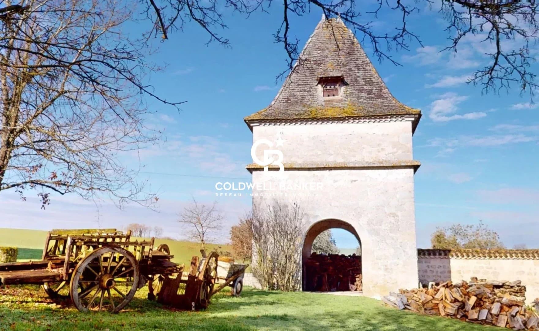 Historic Château with 600 Sqm of Living Space and Three Hectares of Parkland 4