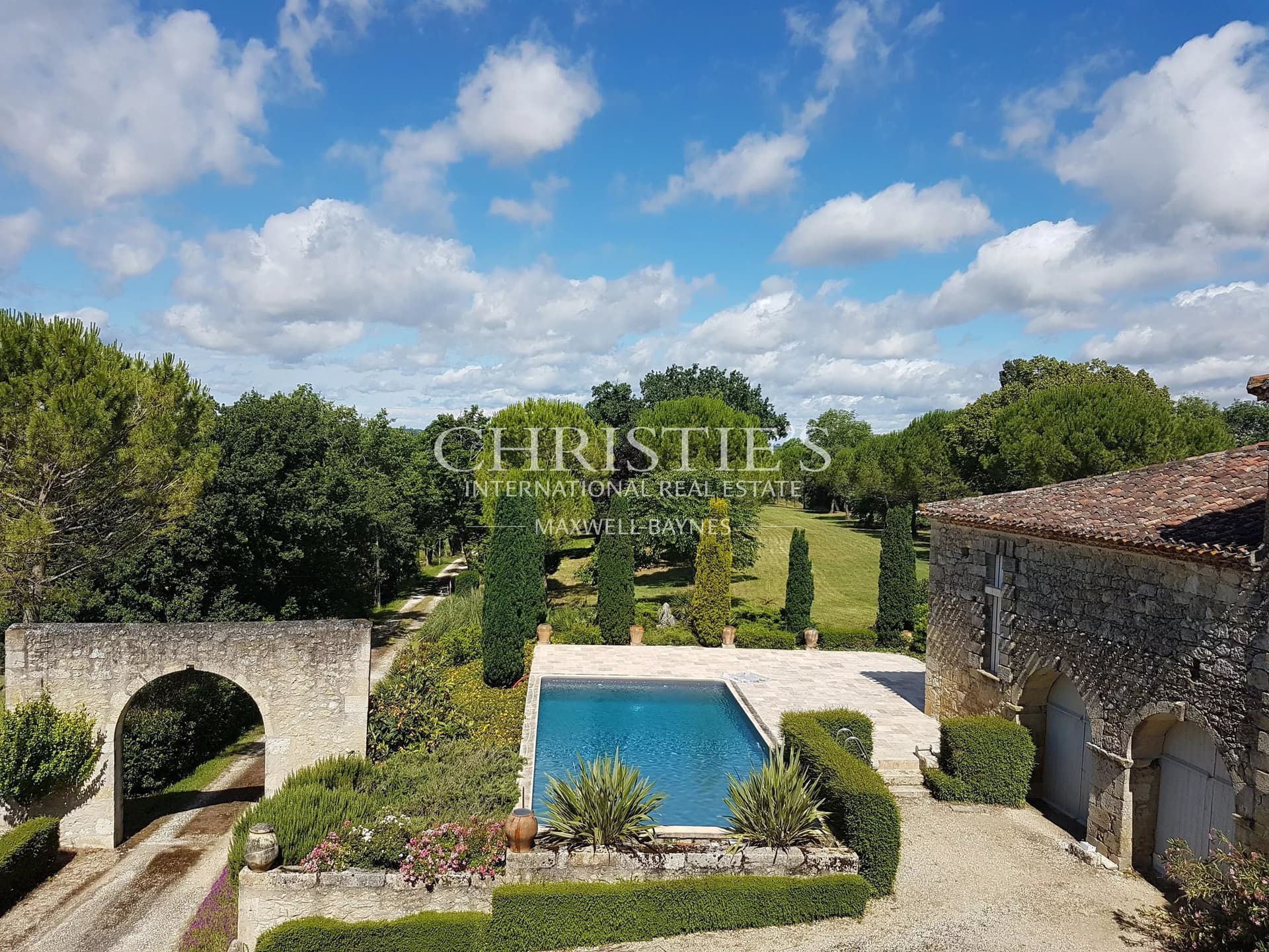 Historic Château With Salt Water Pool And Expansive Parkland 2