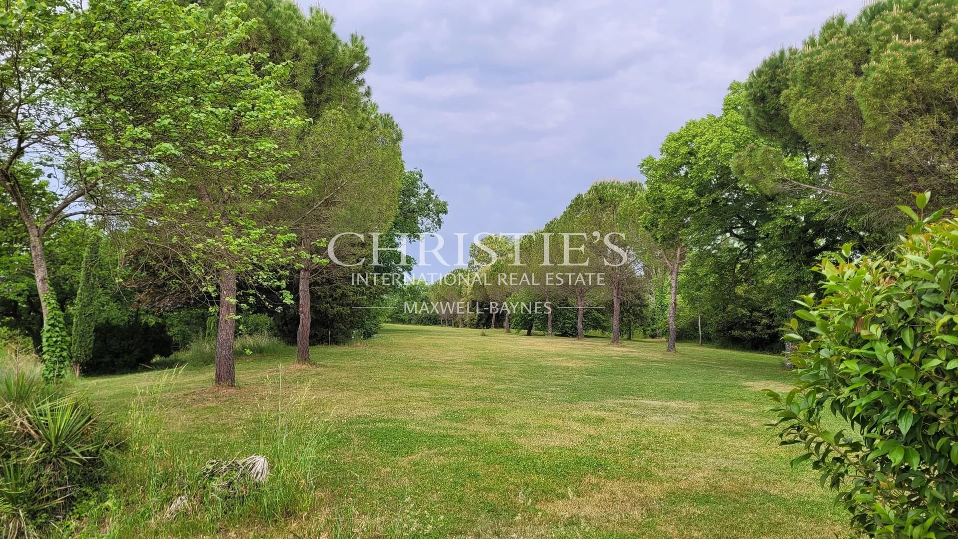 Historic Château With Salt Water Pool And Expansive Parkland 4