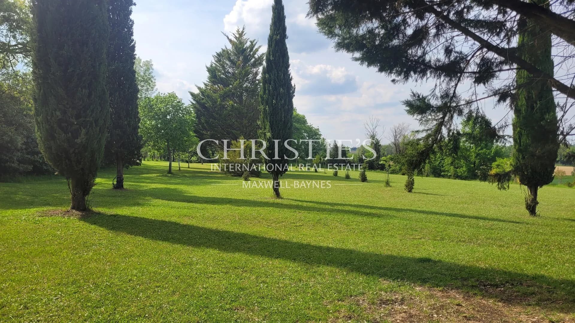 Historic Château With Salt Water Pool And Expansive Parkland 5