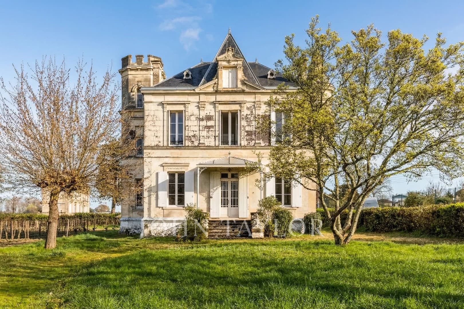 Castles for sale in Pomerol