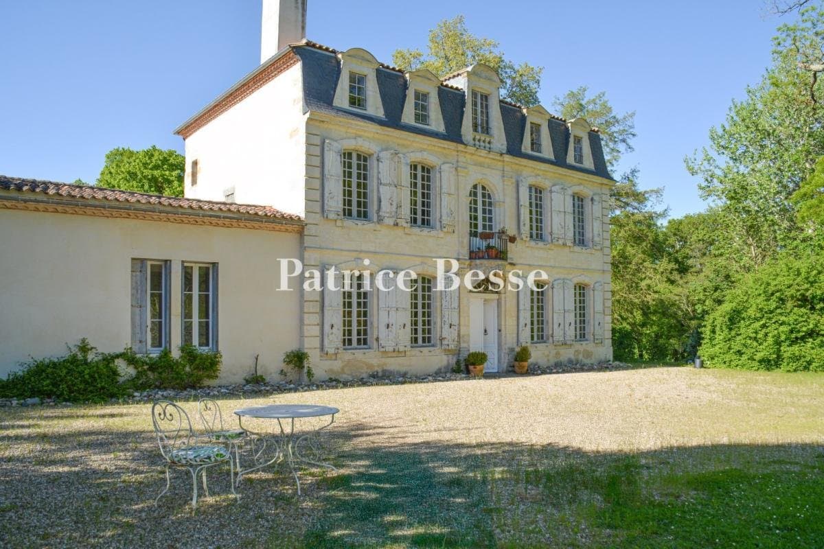 Partly Restored 18th Century Dwelling With 16th Century Lodge And Courtyard 2
