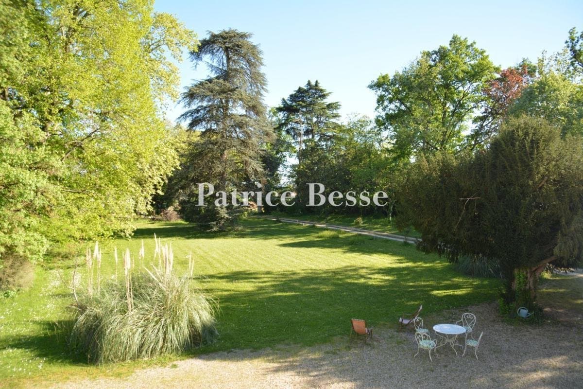 Partly Restored 18th Century Dwelling With 16th Century Lodge And Courtyard 5