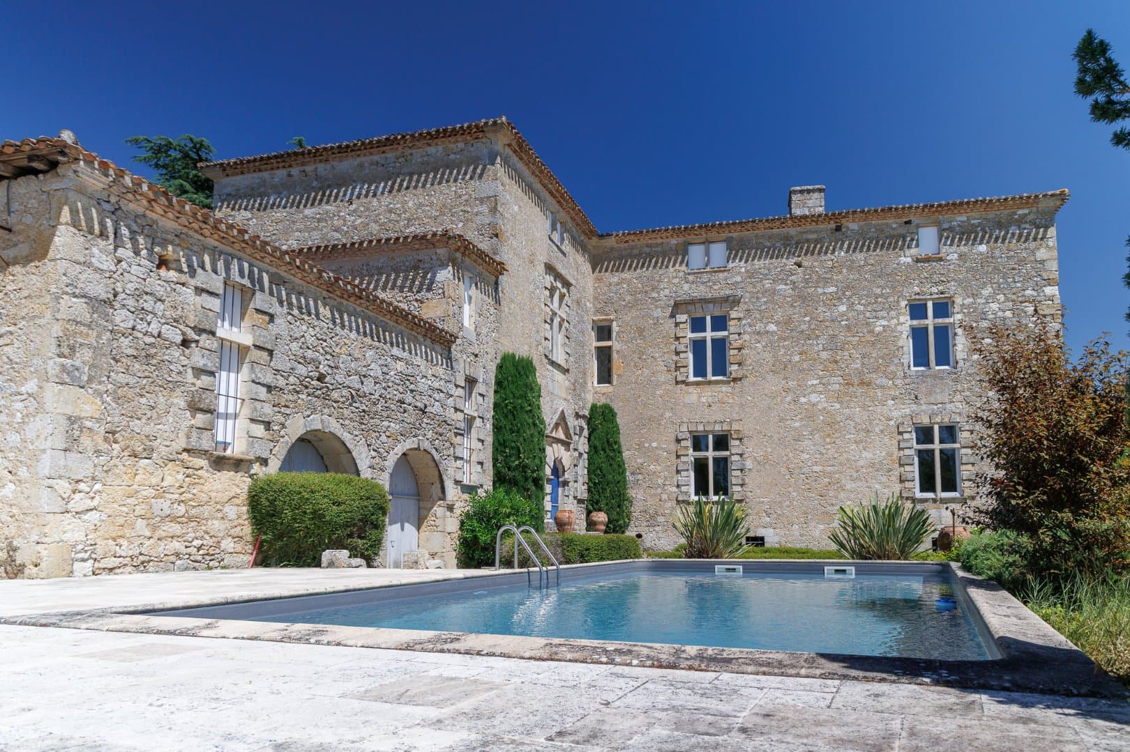 Magnificent Château With Swimming Pool And Original Chapel 3