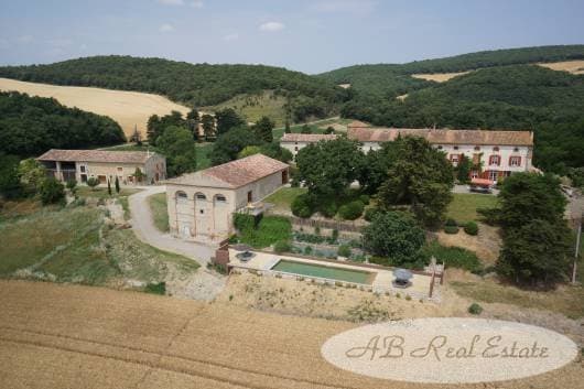 Breathtaking 13th/18th Century Domain With 17 Bedrooms And Panoramic Views 3