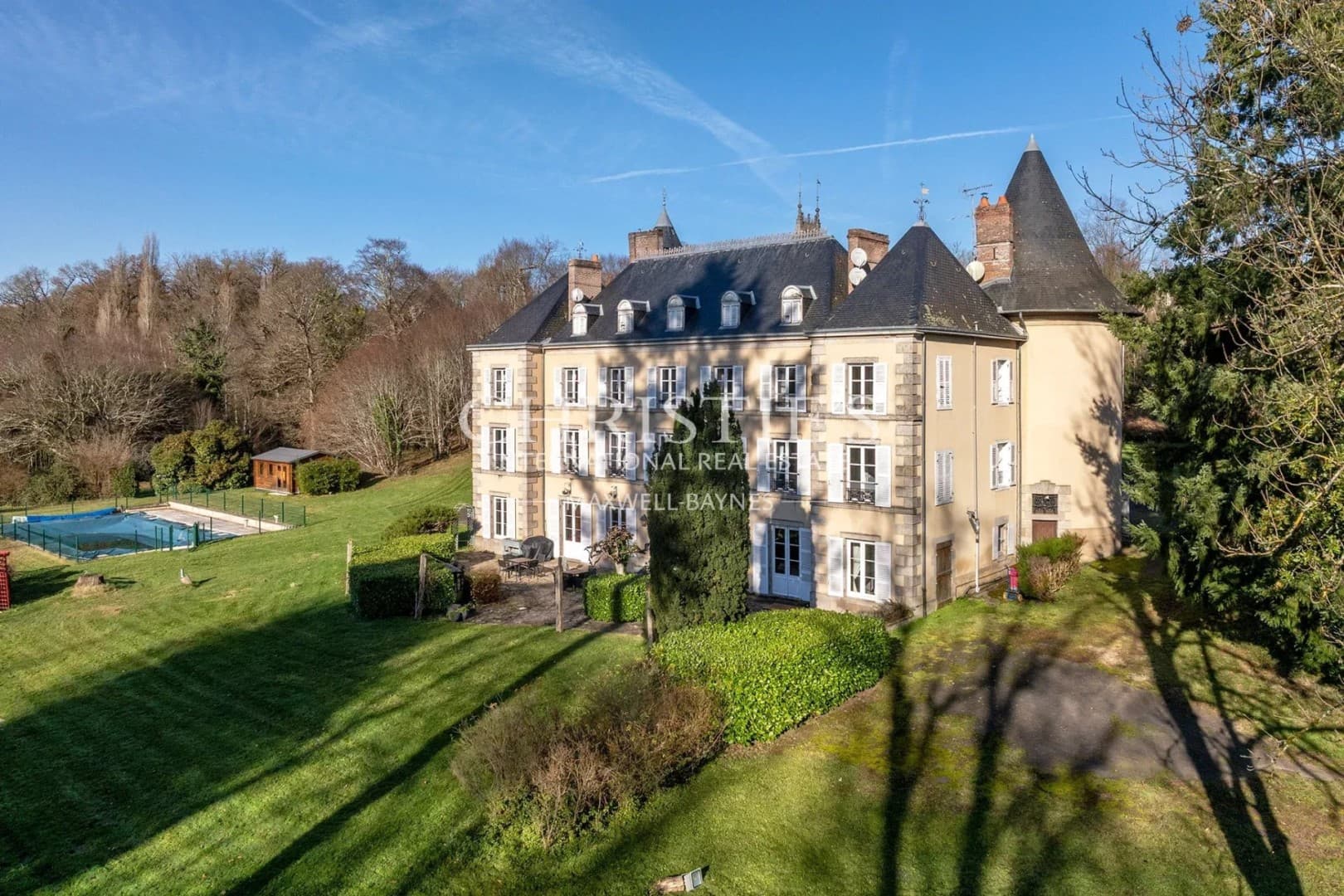 Elegant 18th Century Château With Ten Bedrooms And Extensive Grounds 2