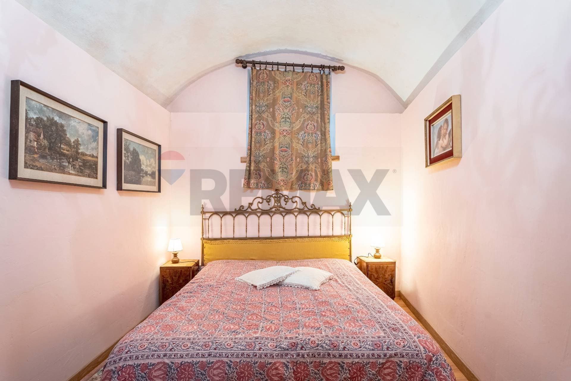 Enchanting Medieval Castle with Historical Features 5