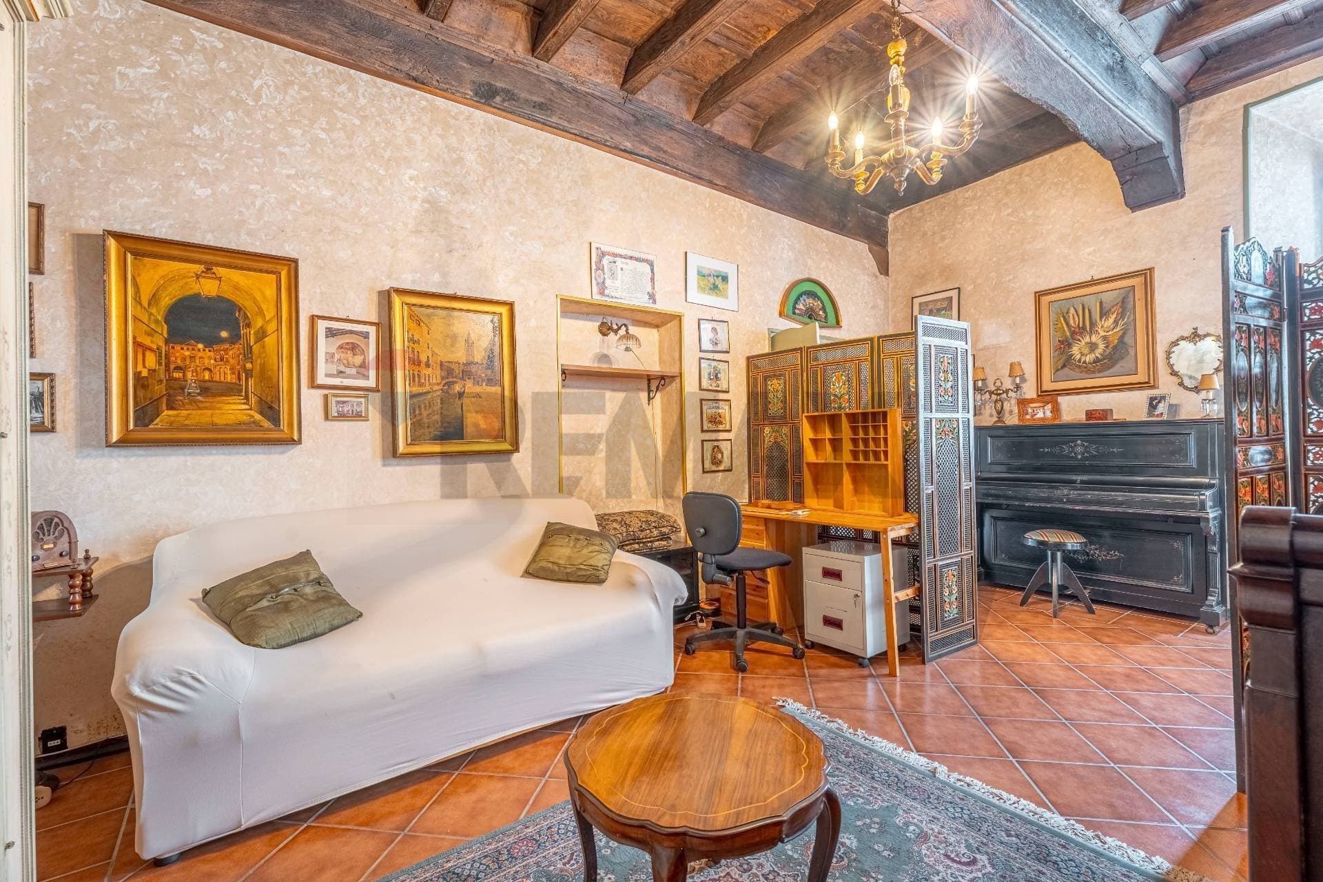Enchanting Medieval Castle with Historical Features 5