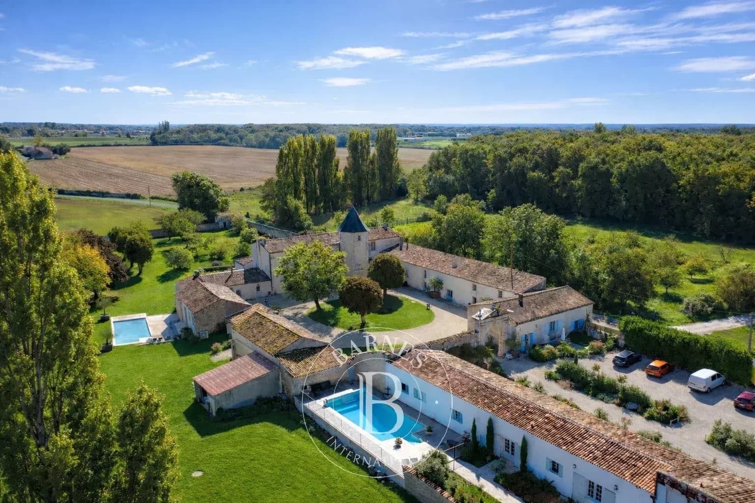 Exceptional 17th Century Château With Guest Houses And Swimming Pools 4