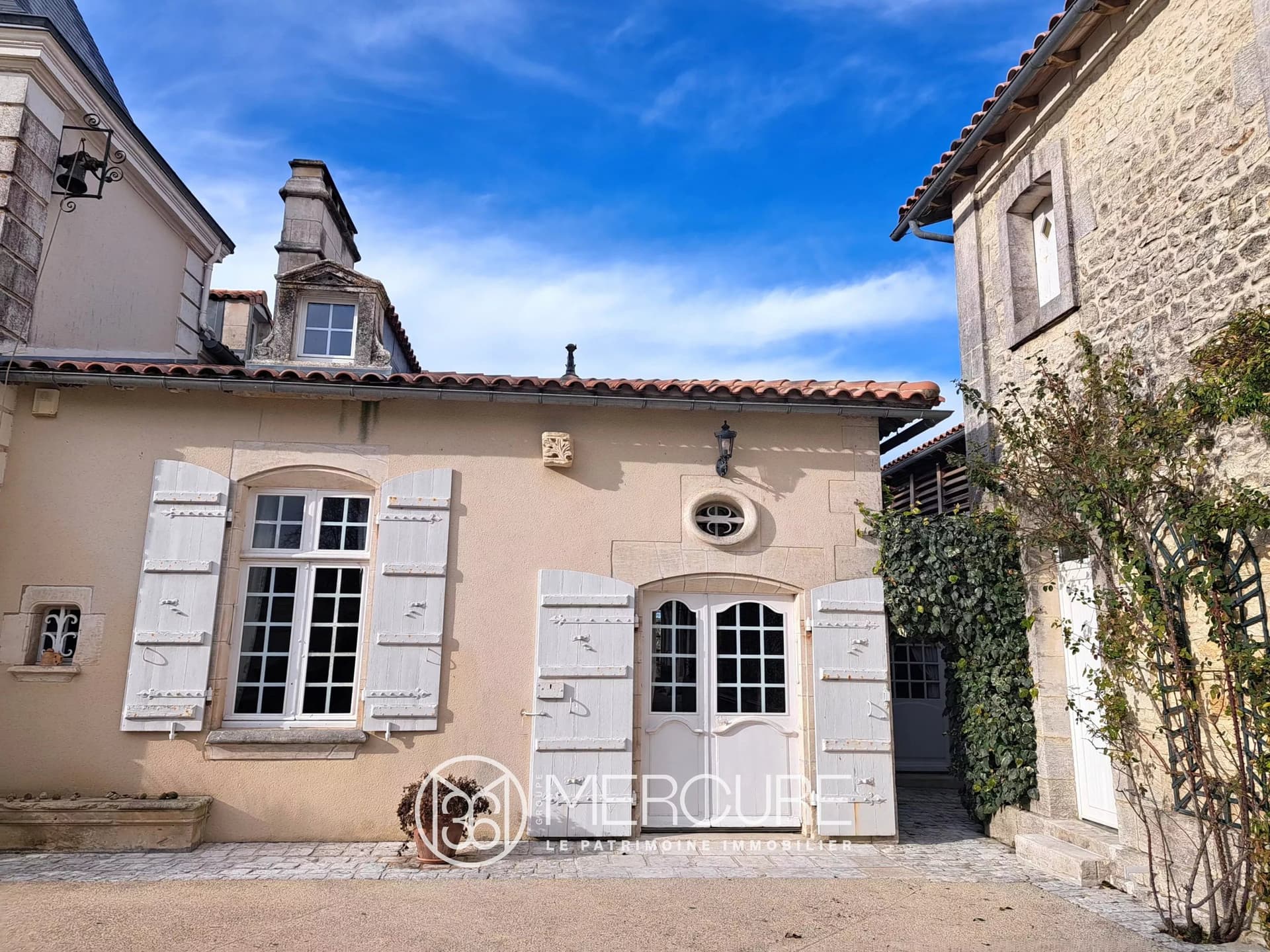 Elegant Late 18th Century Logis Set Within A 5 Hectare Landscaped Park 4