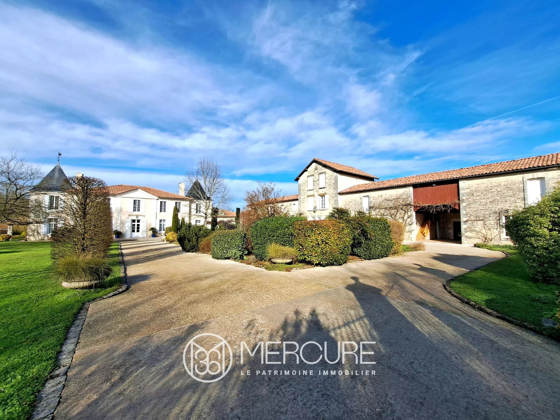 Elegant Late 18th Century Logis Set Within A 5 Hectare Landscaped Park 5