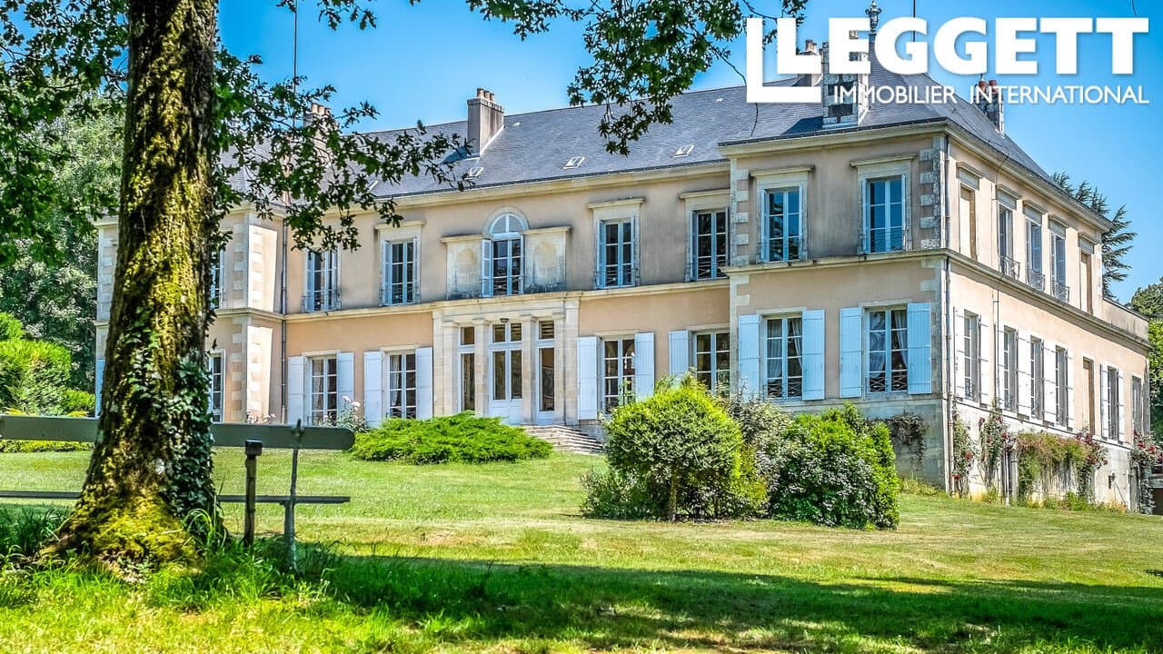 Beautiful Château With Eight Bedrooms And Guardian's House — Château for sale in France