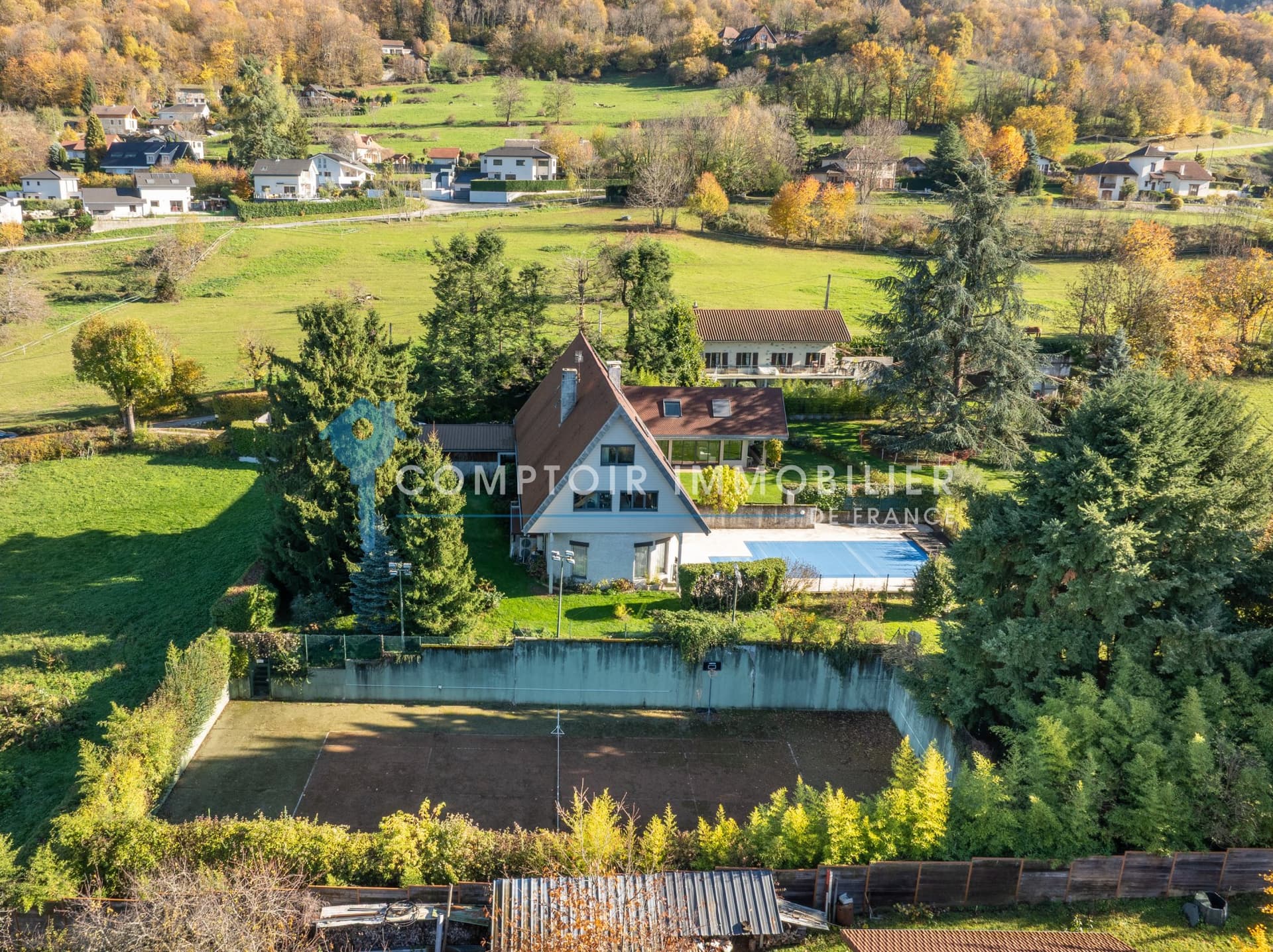 Exceptional Property with Pool and Tennis Court in Vaulnaveys-le-Haut 3