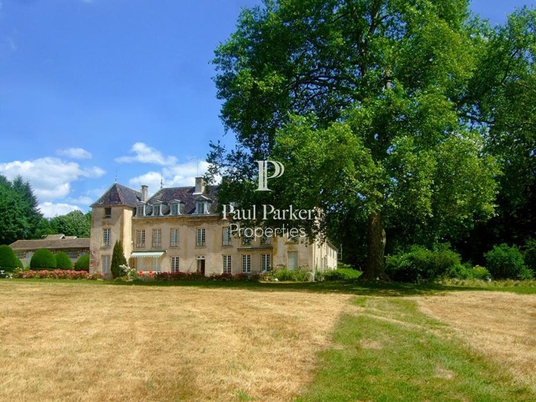 18th Century Castle With Extensive Grounds And Reception Facilities — in Burgundy, France