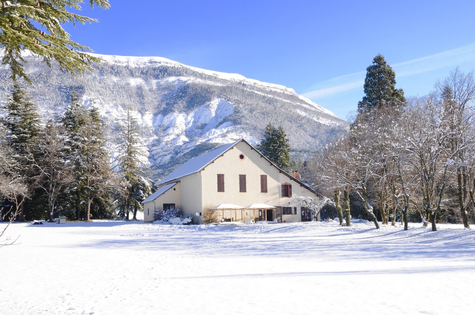 Campsite With Glamping Tents And Restaurant In The Hautes-Alpes 4