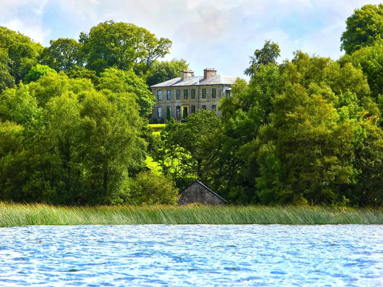 Stunning Georgian Manor on Expansive Lakeside Estate 3