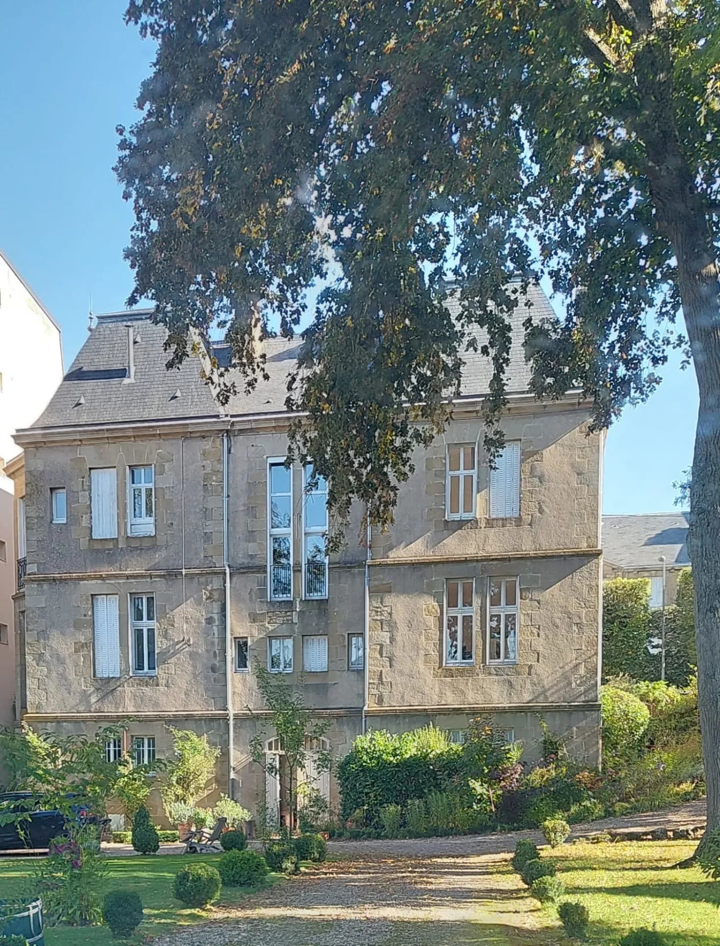 Elegant 1900 Bourgeois Property With Garden And Dovecote