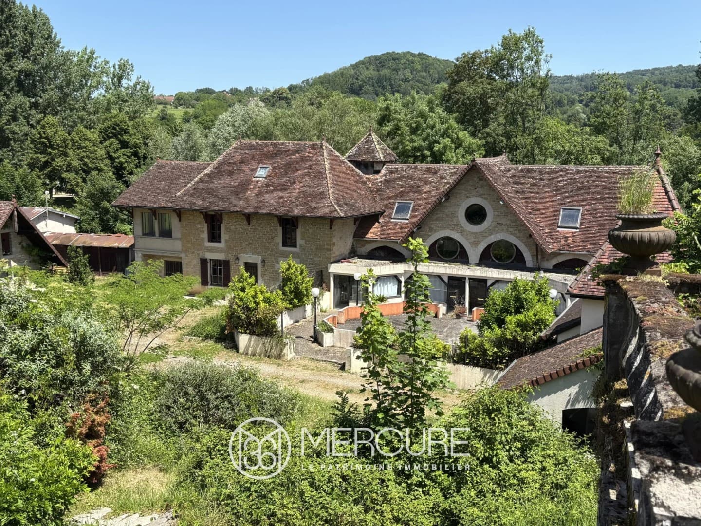 Château with Event Space and Swimming Pool in Franche-Comté 5