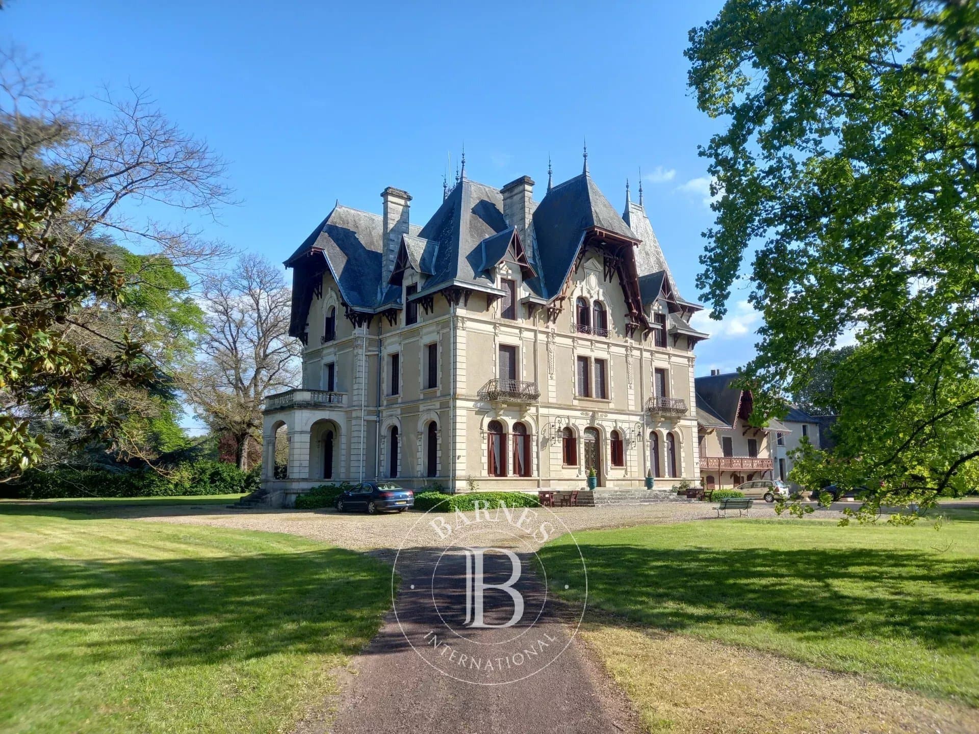Exceptional 19th/20th Century Château With 15 Bedrooms And 345 Acres — Château for sale in Vienne, France