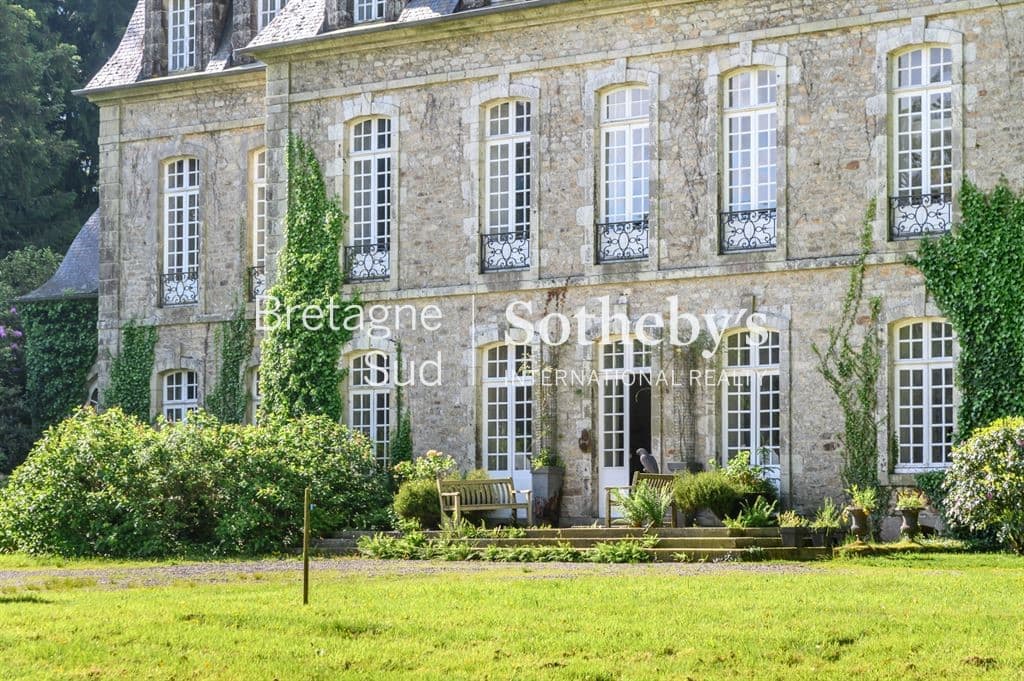 Elegant Louis XVI Château with Extensive Grounds and Wellness Facilities 2