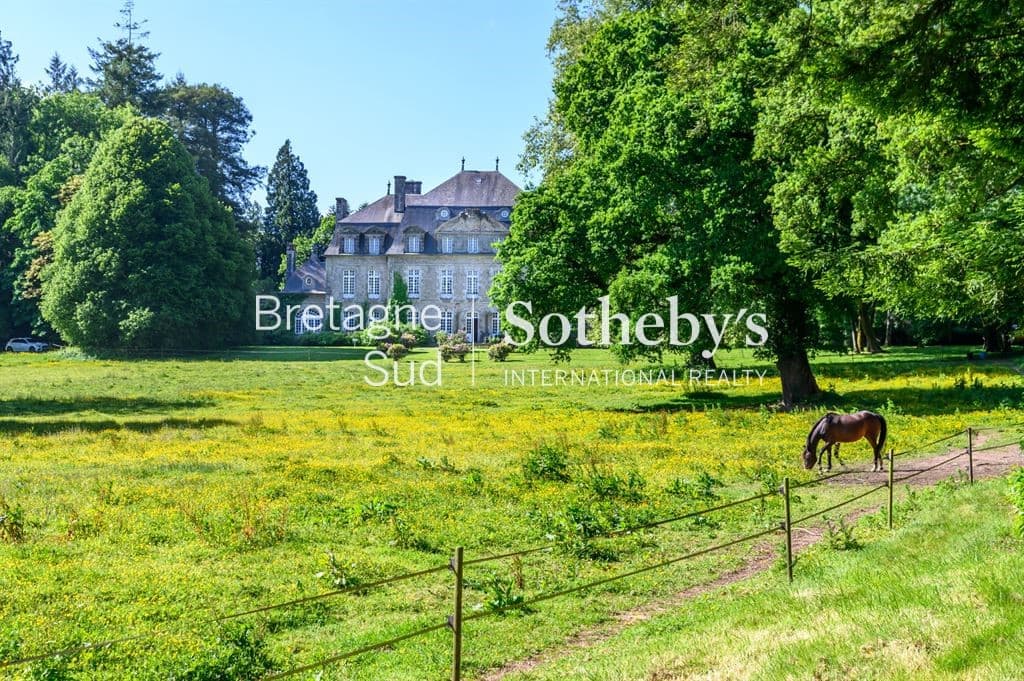 Elegant Louis XVI Château with Extensive Grounds and Wellness Facilities 4