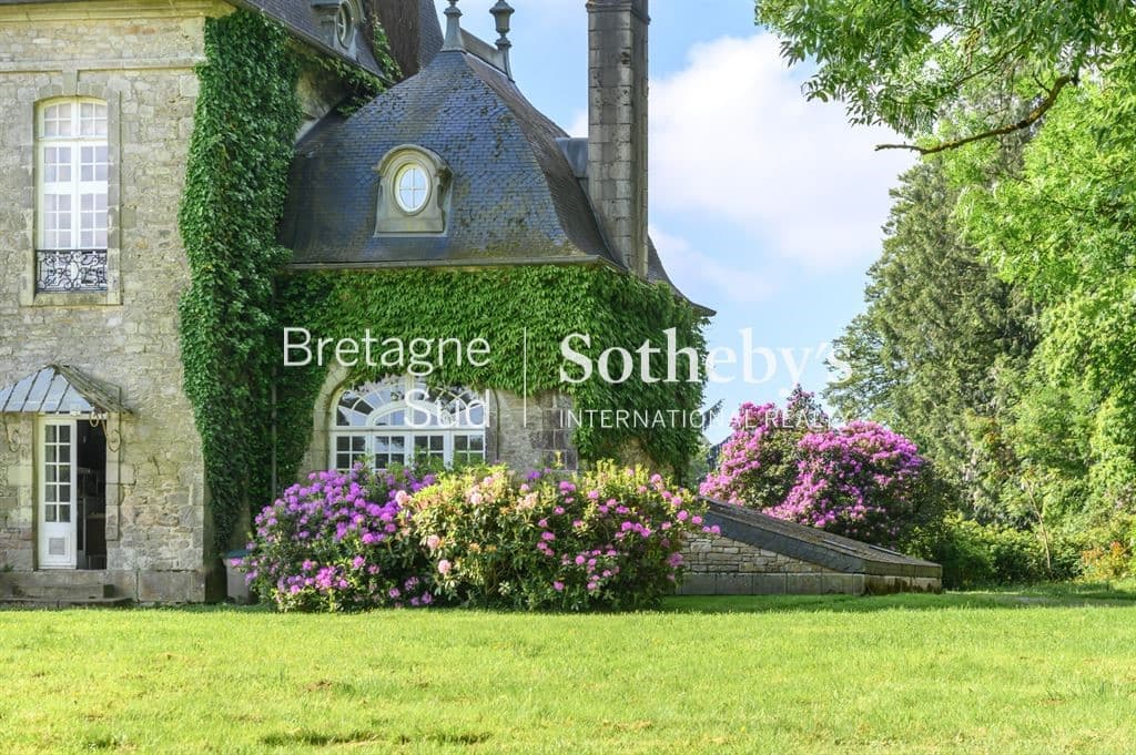 Elegant Louis XVI Château with Extensive Grounds and Wellness Facilities 5