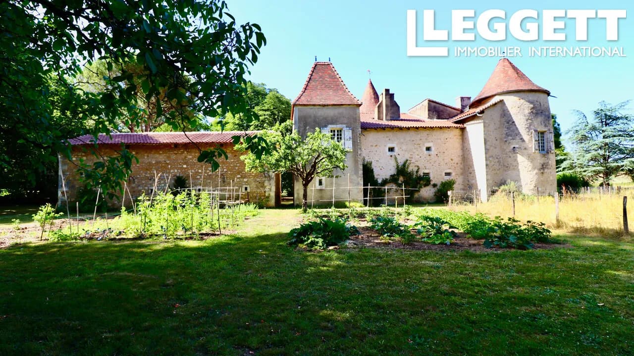 Beautiful 15th Century Logis With 5 Bedrooms And 1.5 Hectares Park 3