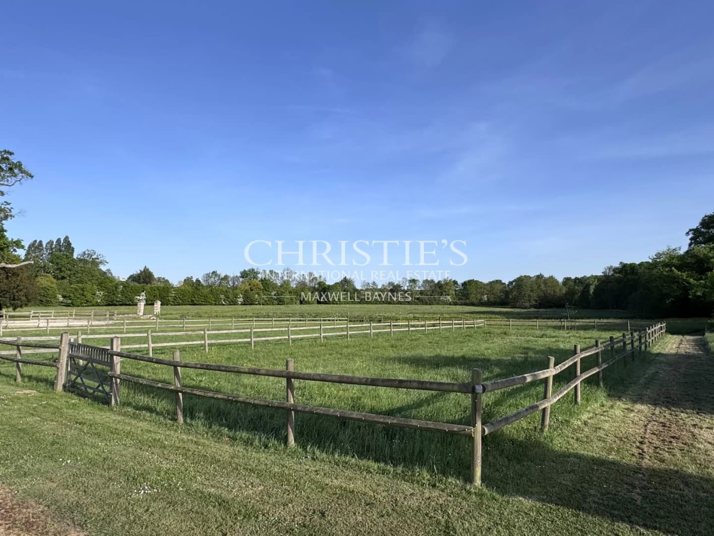 Historic Château with Equestrian Facilities in a Scenic Valley 5
