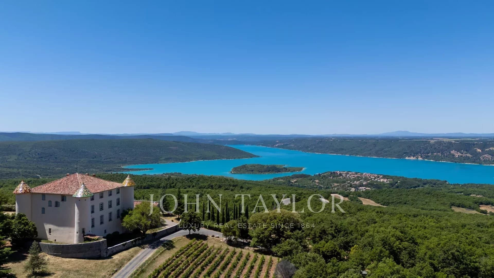 Elegant 17th Century Château Overlooking Lac de Sainte-Croix 3