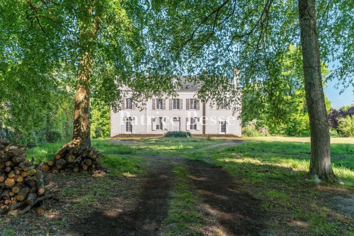 Family Château With Outbuildings And 14 Hectares Of Grounds 2