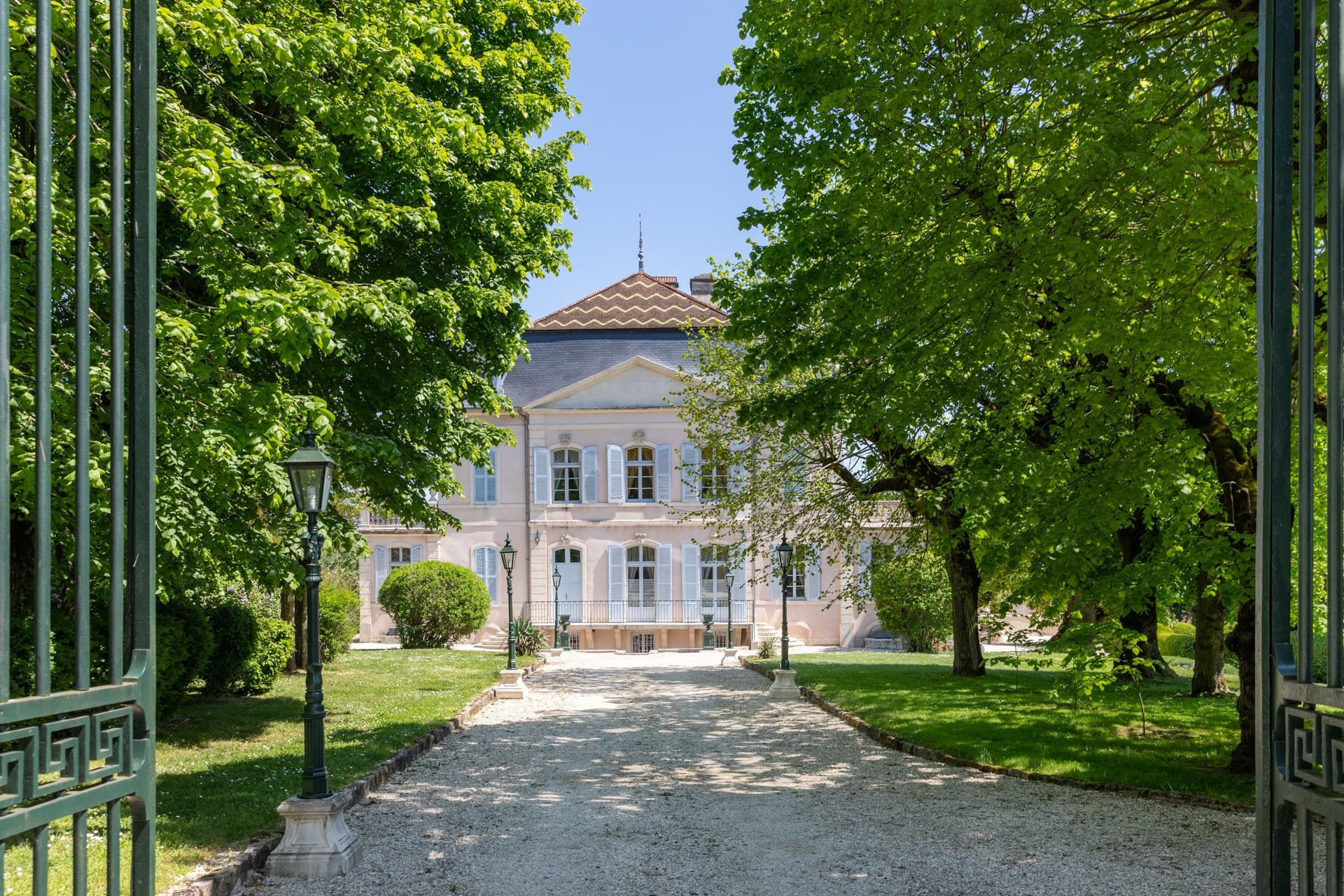 Restored 17th Century Château with 12 Bedrooms in Burgundy