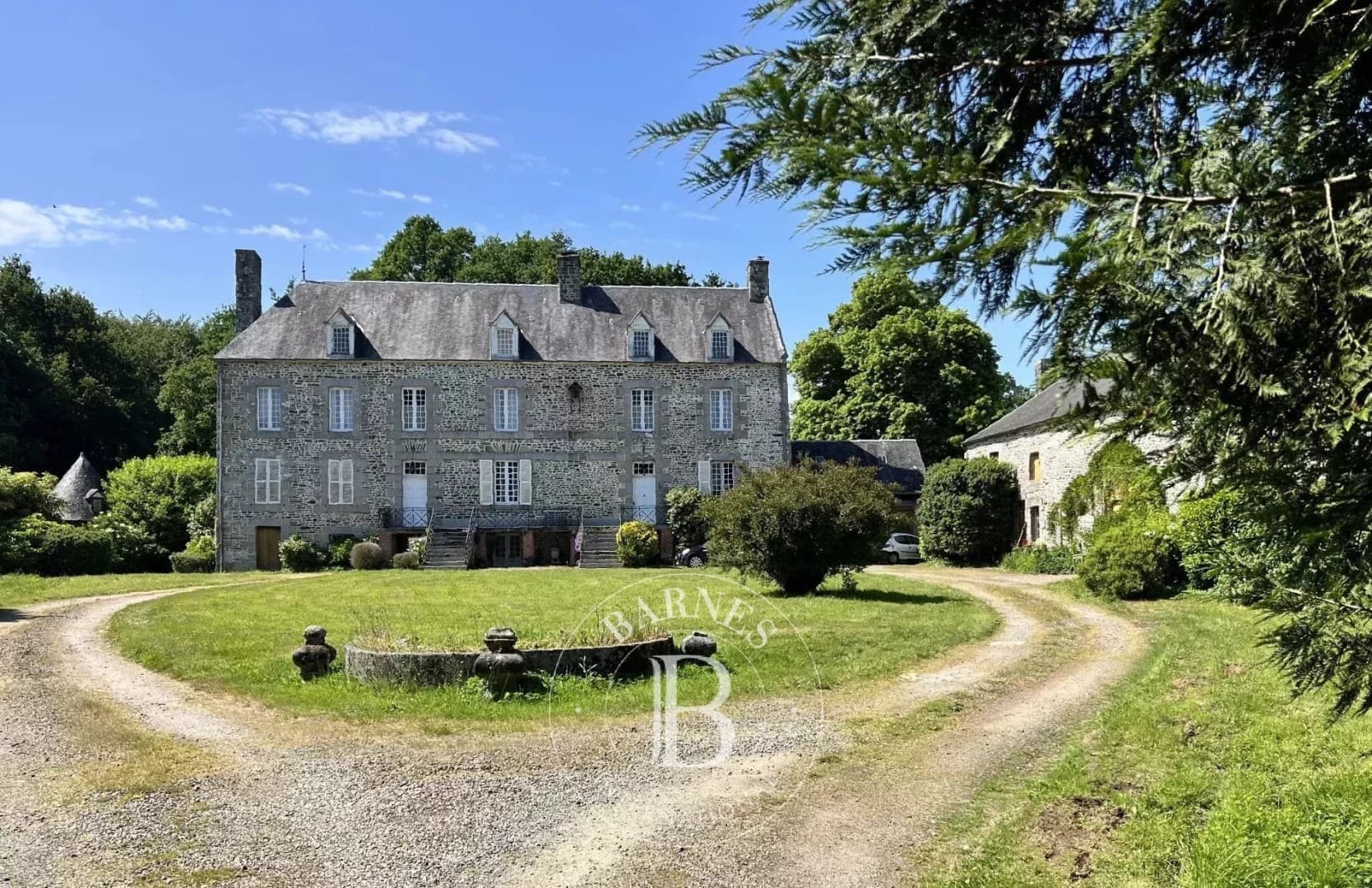 Charming 18 Room Castle Built in 1749 — in Manche, Normandy