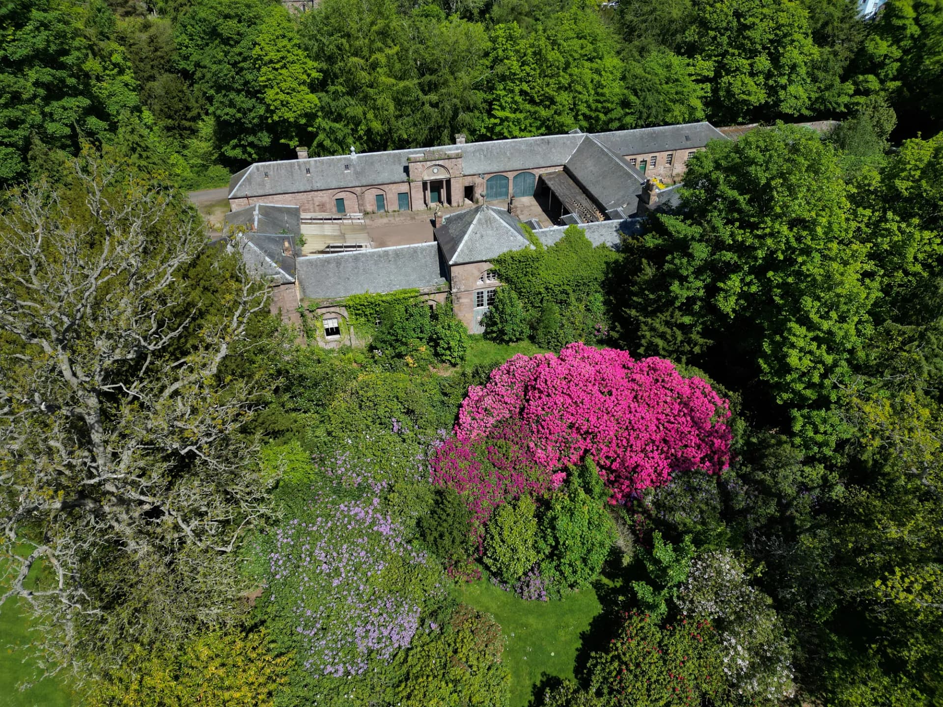 Historic Castle with 16 Bedrooms and 40 Acres of Designed Policies 5