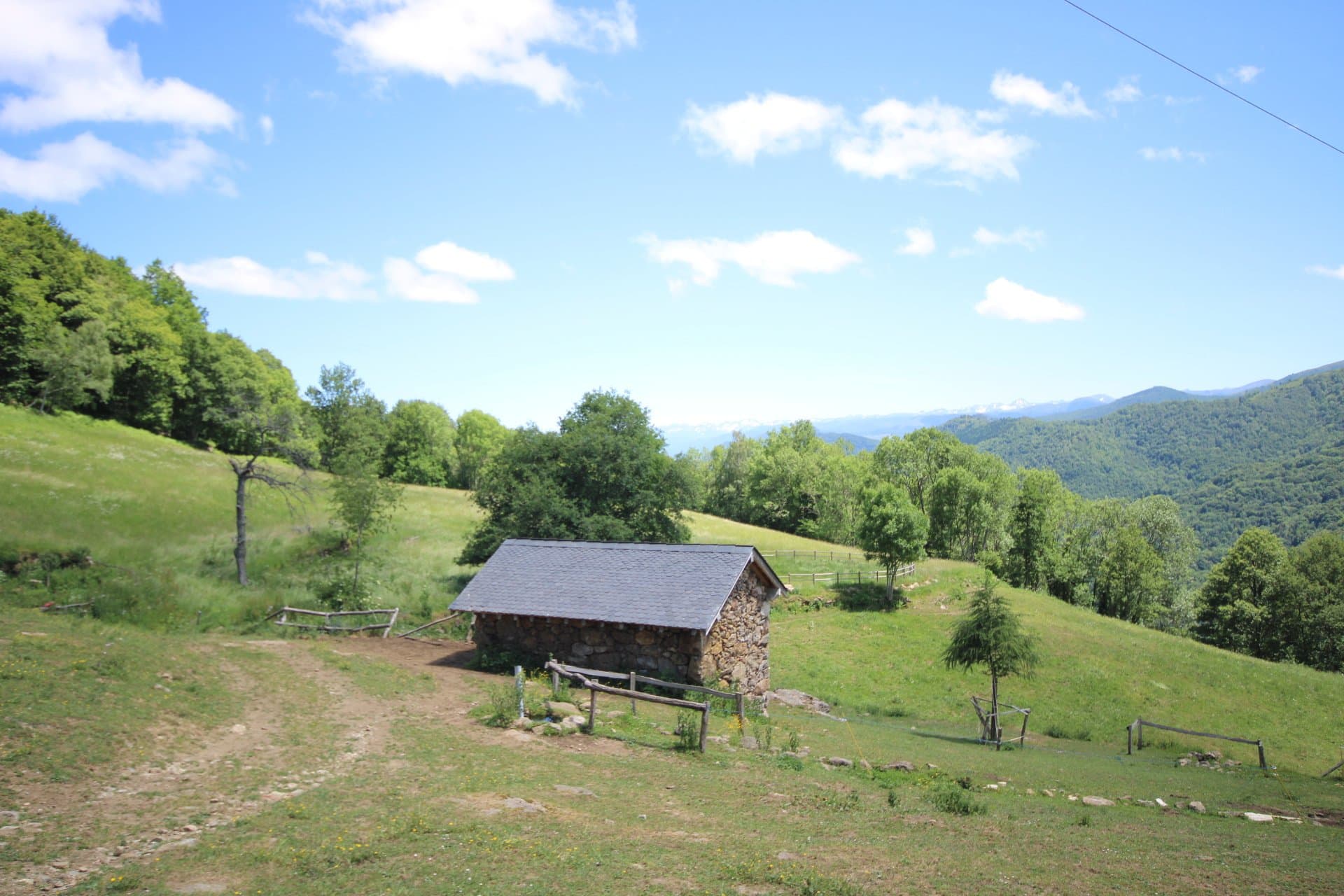 Charming Farmhouse With Panoramic Views And Extensive Grounds 2