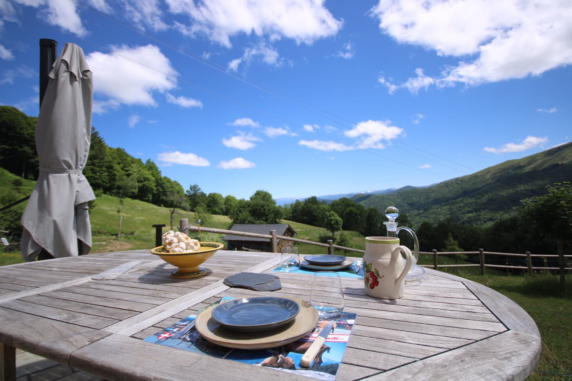 Charming Farmhouse With Panoramic Views And Extensive Grounds 3