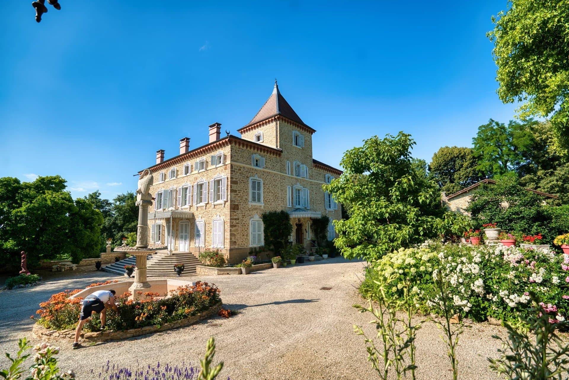 Exceptional Castle With Renovated Outbuildings And Amenities 5
