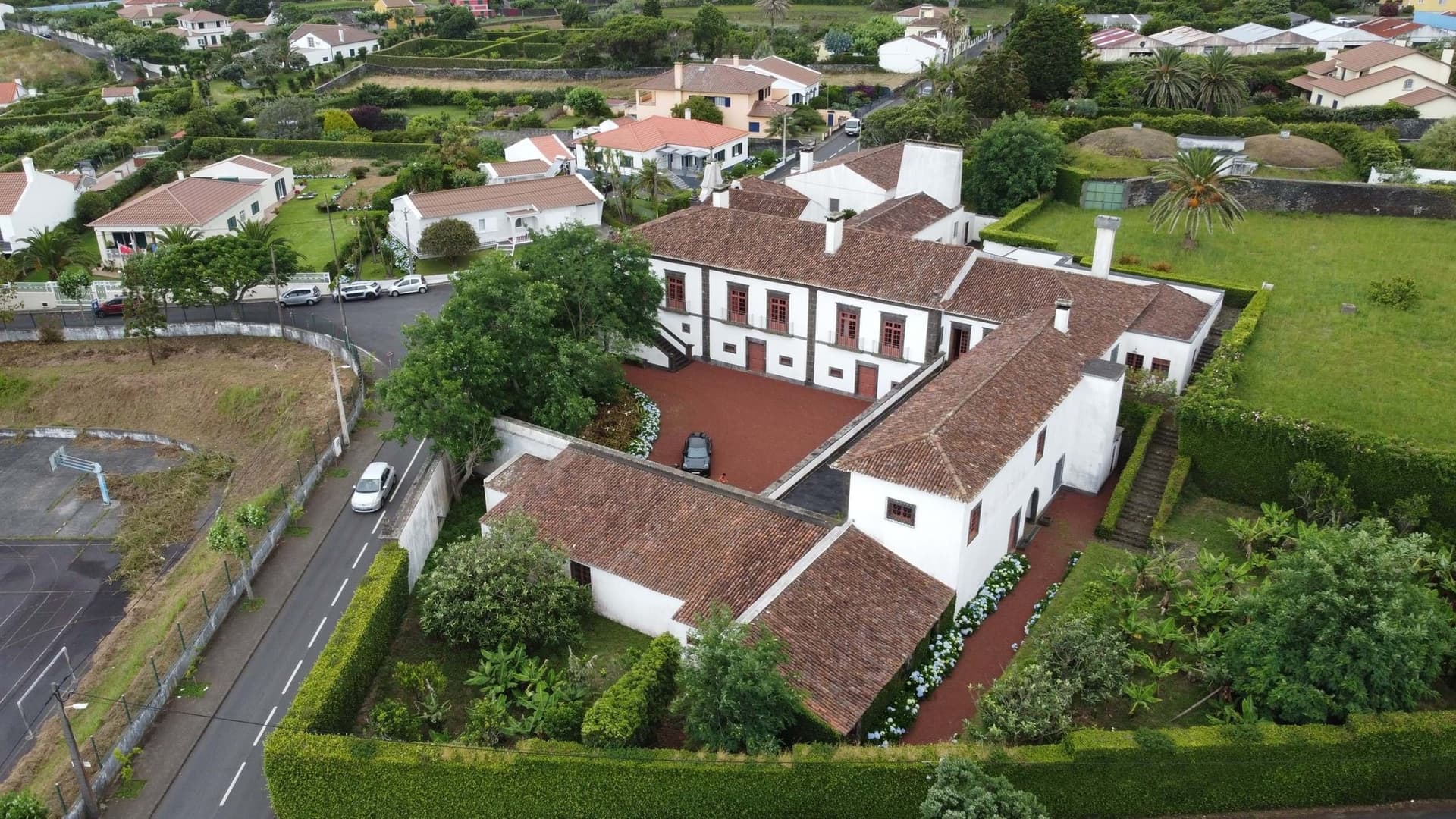 Historic Manor House With 8 Bedrooms And Panoramic Views In São Miguel 2