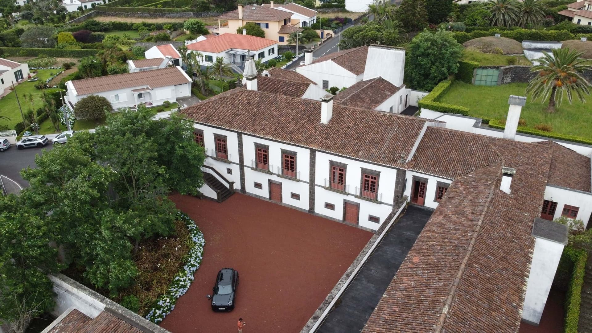 Historic Manor House With 8 Bedrooms And Panoramic Views In São Miguel 3