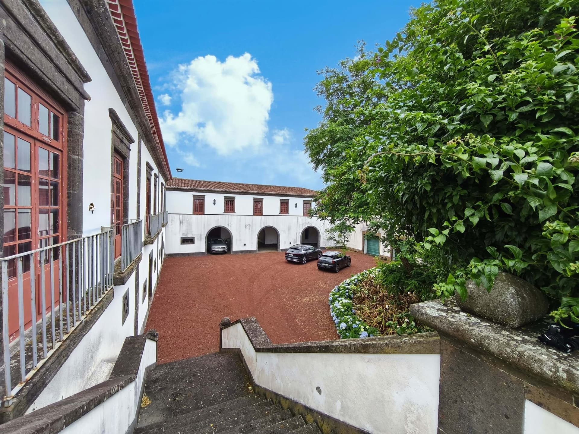 Historic Manor House With 8 Bedrooms And Panoramic Views In São Miguel 4