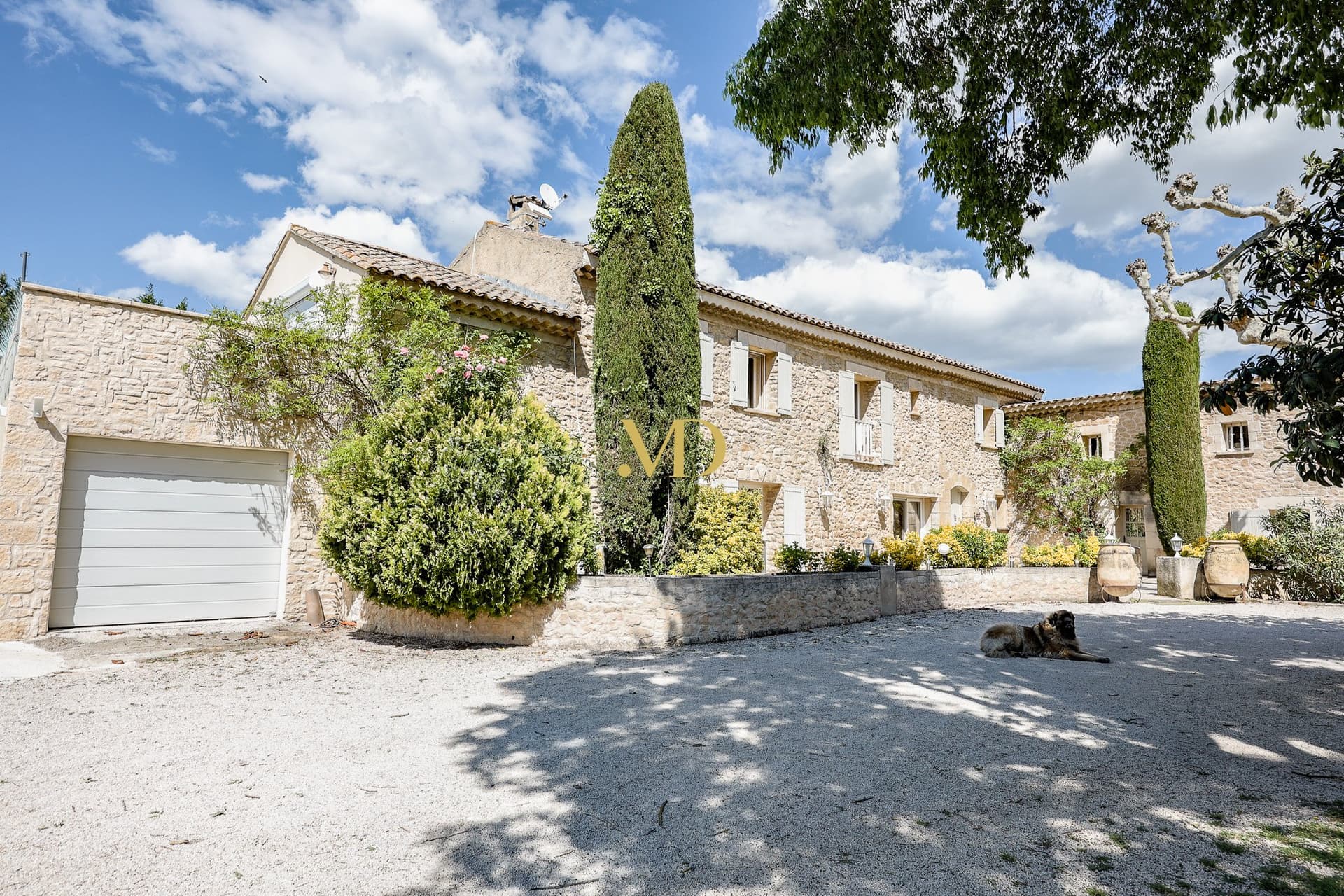 Charming Provençal Farmhouse With Pool And Gîtes 2