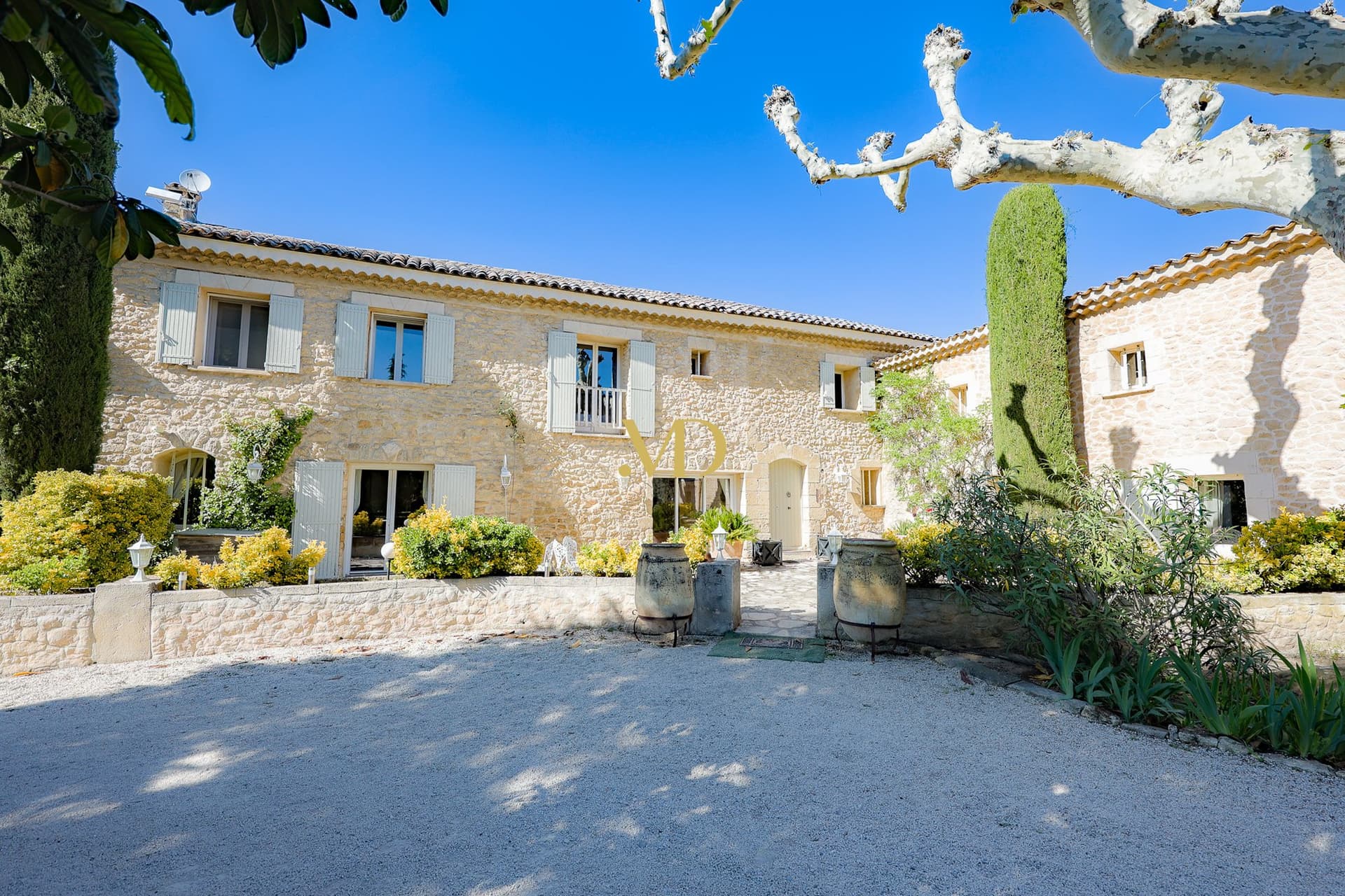 Charming Provençal Farmhouse With Pool And Gîtes 4