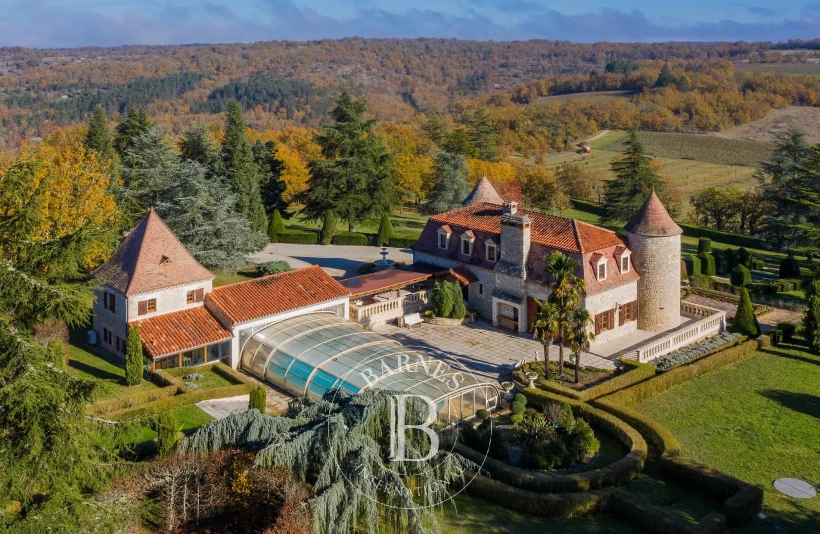 Elegant Château Surrounded By Vineyards With Guesthouse And Pool 4