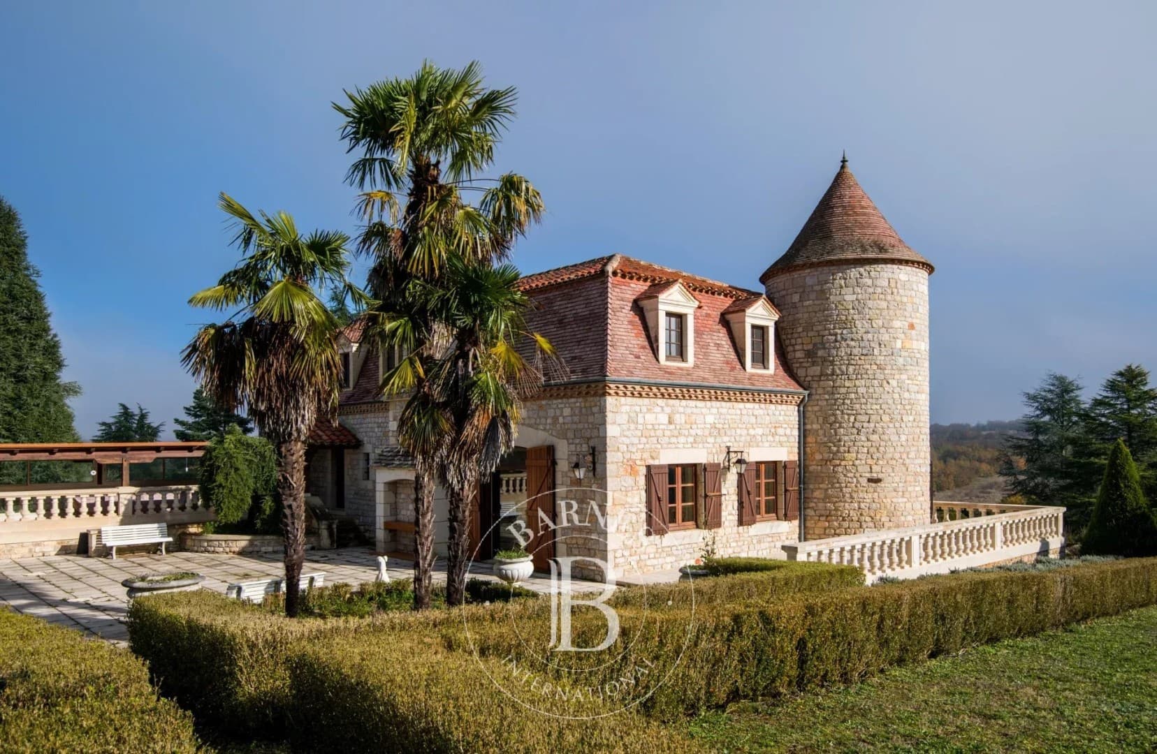 Elegant Château Surrounded By Vineyards With Guesthouse And Pool 2