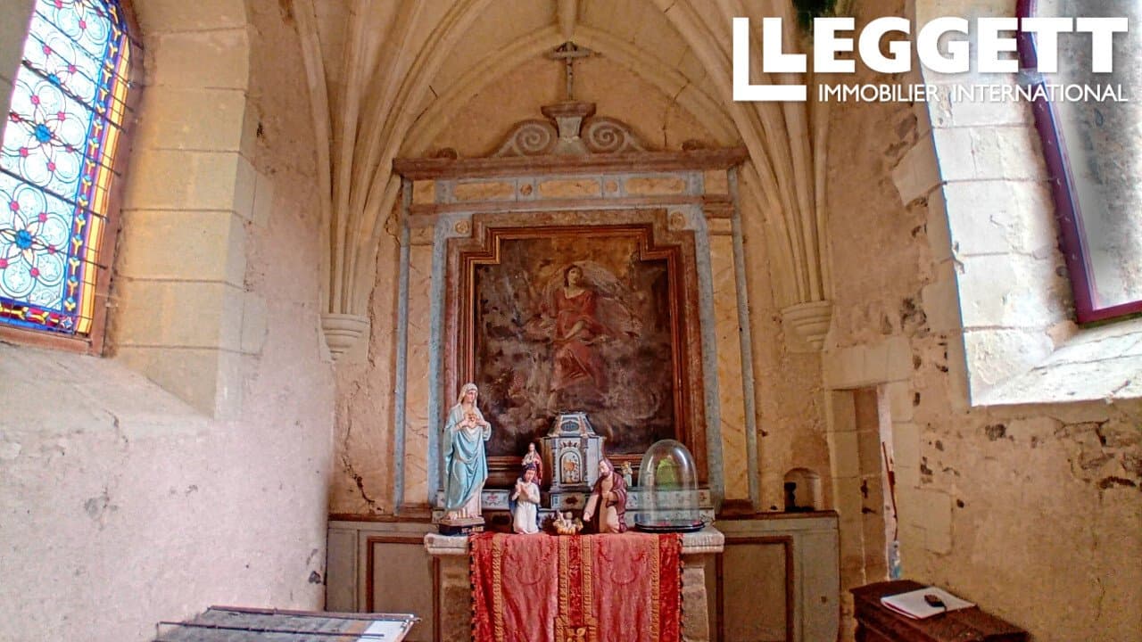 Historic Castle With Airstrips, Pool, And 15th Century Chapel 2