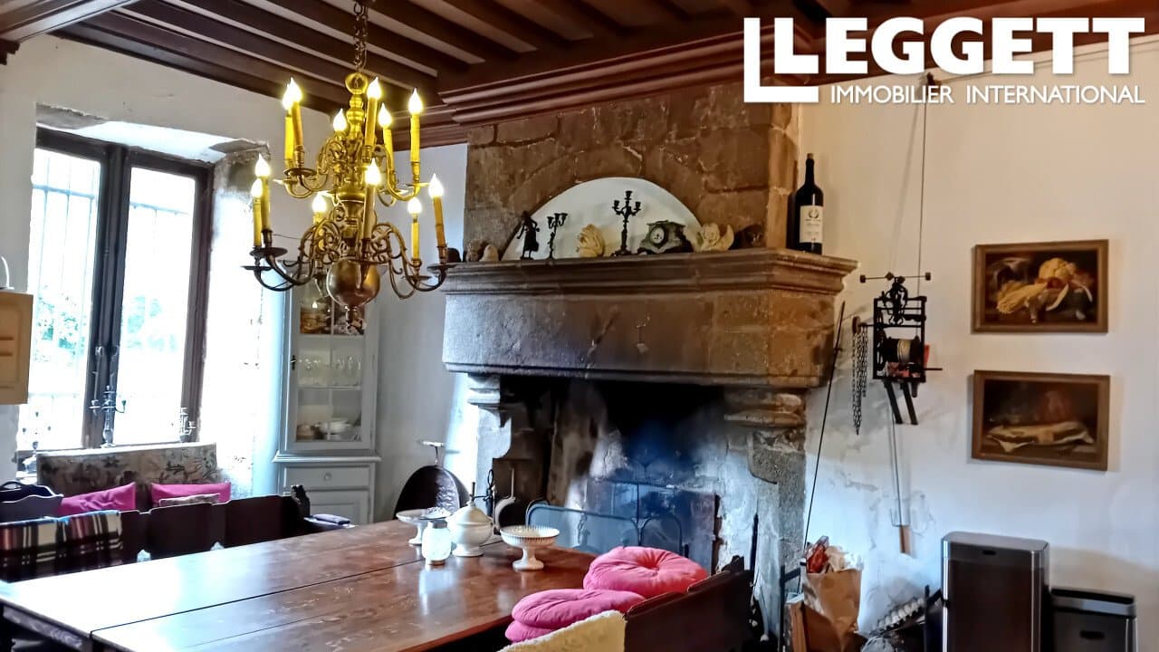 Historic Castle With Airstrips, Pool, And 15th Century Chapel 4