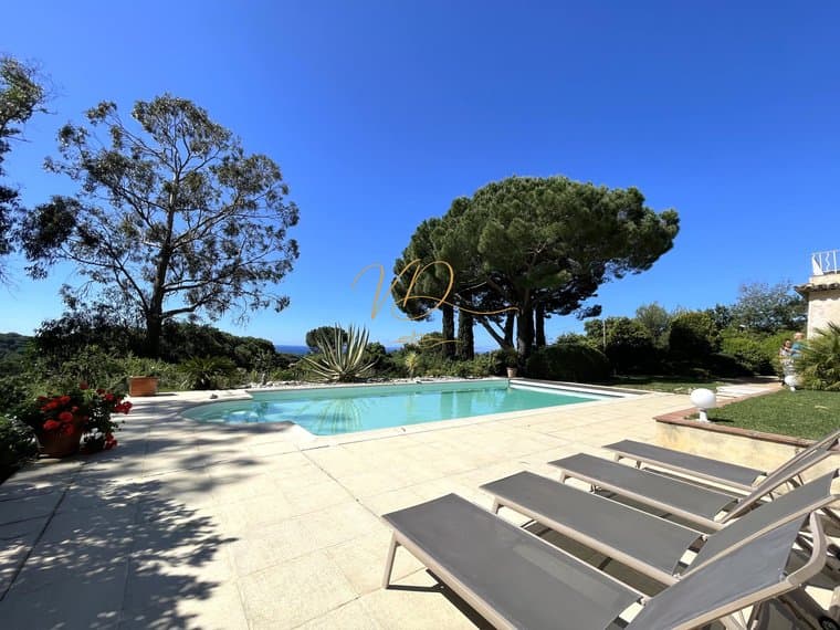 Luxurious Villa with Breathtaking Sea Views and Swimming Pool 3