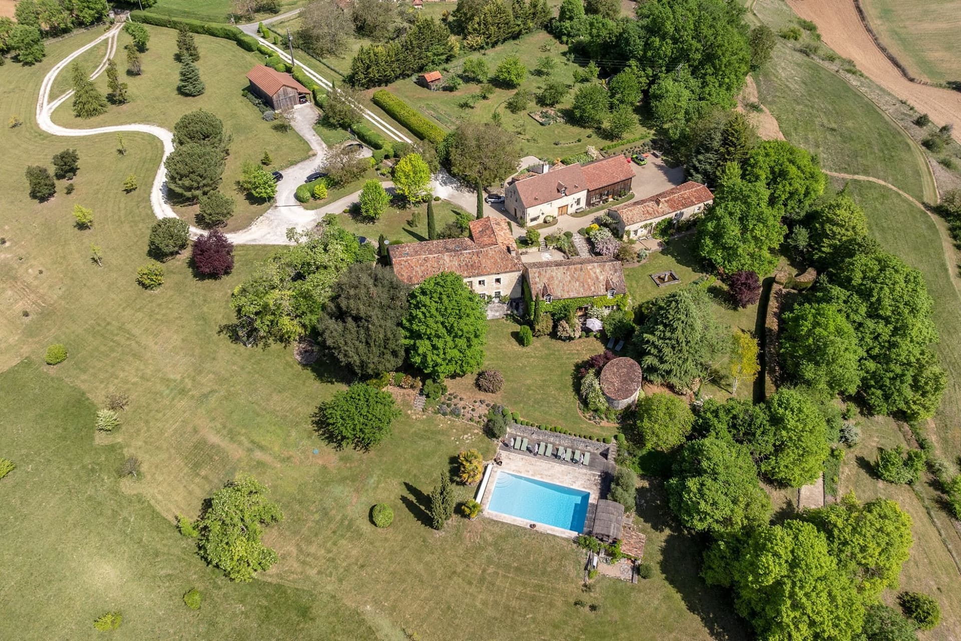 Timeless 17th Century Château With Suites And Heated Saltwater Pool 2