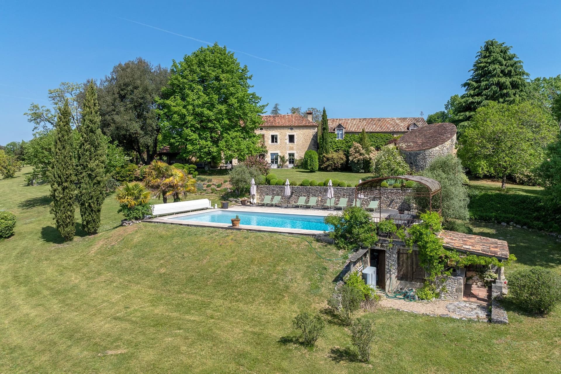 Timeless 17th Century Château With Suites And Heated Saltwater Pool — Château for sale in France