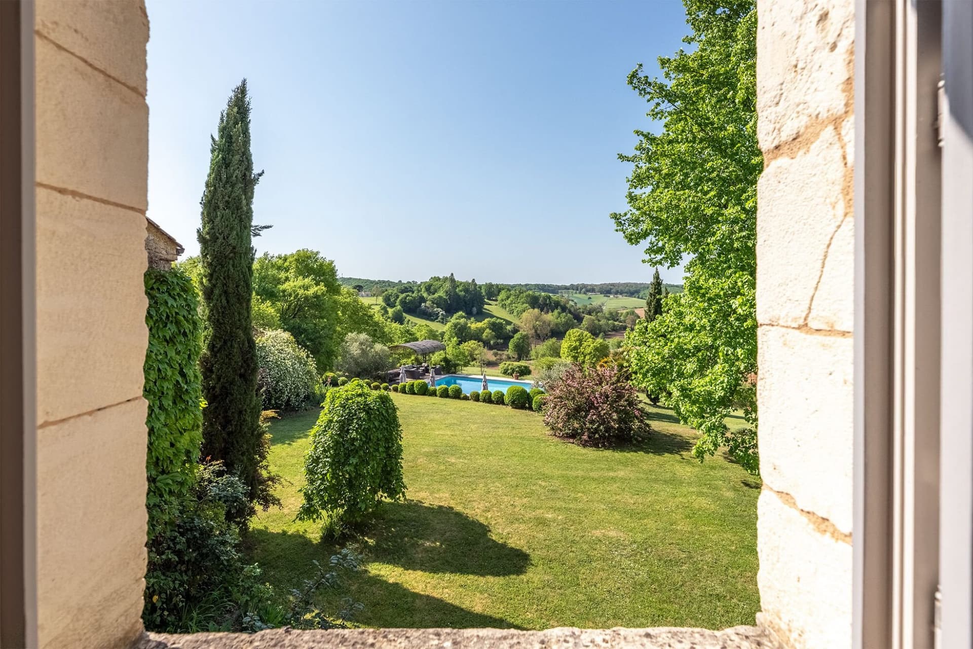 Timeless 17th Century Château With Suites And Heated Saltwater Pool 4